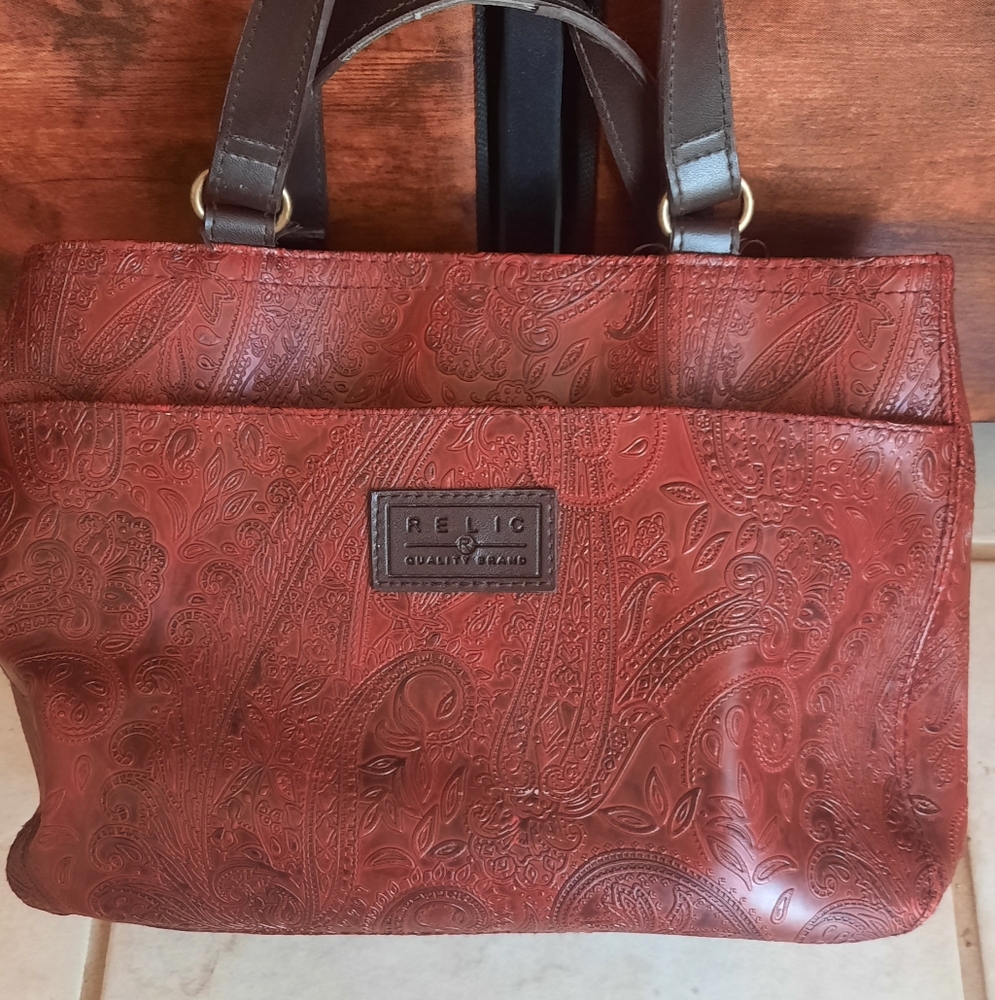 Genuine Relic by Fossil Red Embossed Purse EUC